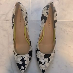 Banana Republic Sz 9 Printed Pumps